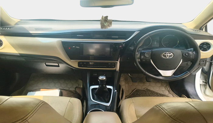 2017 Toyota Corolla Altis GL PETROL, Petrol, Manual, 1,18,245 km, interior