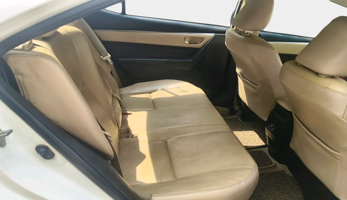 2017 Toyota Corolla Altis GL PETROL, Petrol, Manual, 1,18,245 km, interior