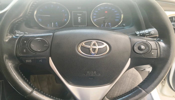 2017 Toyota Corolla Altis GL PETROL, Petrol, Manual, 1,18,245 km, interior