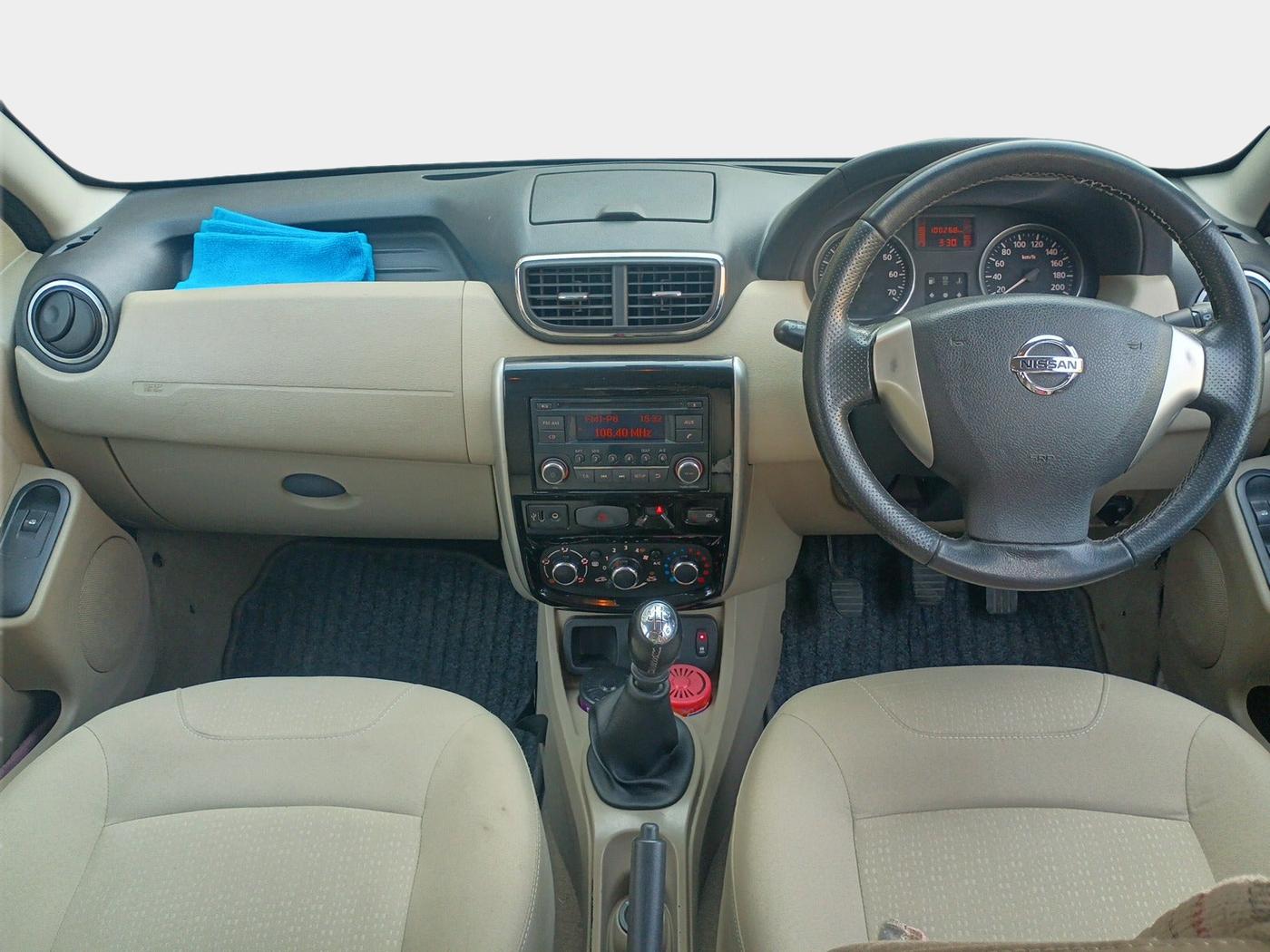 2015 Nissan Terrano XV D THP 110 PS, Diesel, Manual, 1,00,268 km, interior