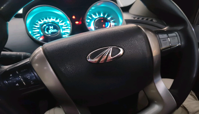 2018 Mahindra XUV500 W7, Diesel, Manual, 85,933 km, interior