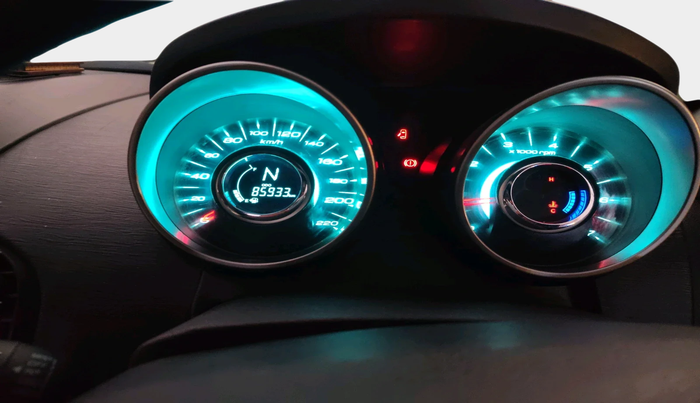 2018 Mahindra XUV500 W7, Diesel, Manual, 85,933 km, interior