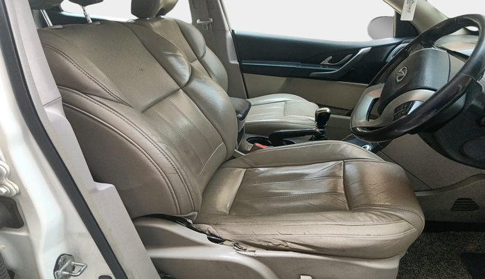 2017 Mahindra XUV500 W10, Diesel, Manual, 1,60,109 km, interior