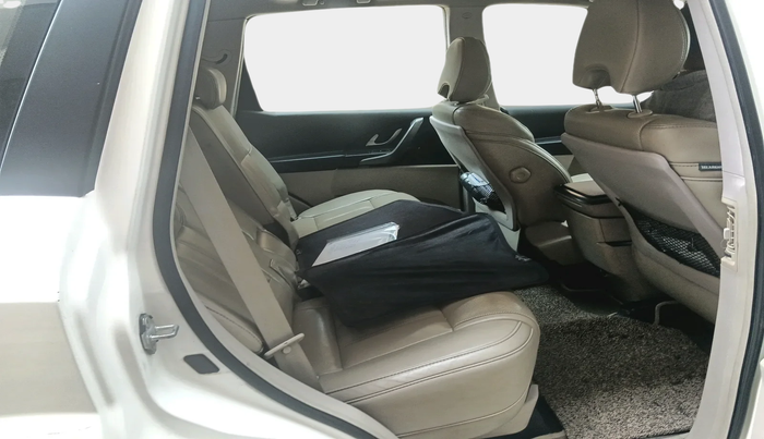 2017 Mahindra XUV500 W10, Diesel, Manual, 1,60,109 km, interior