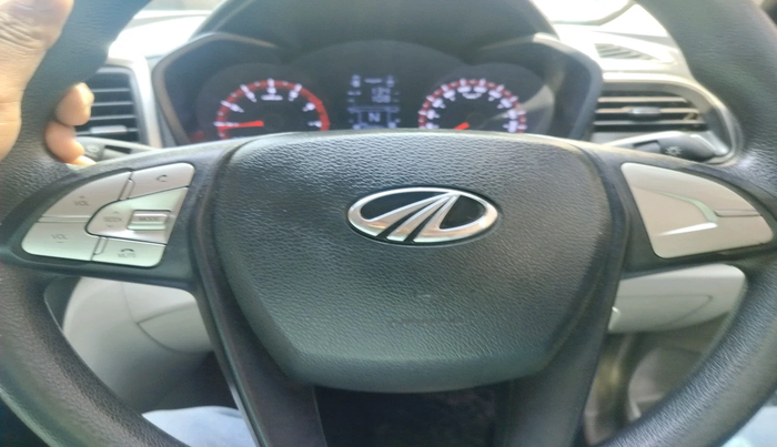 2020 Mahindra XUV300 W6 1.2 PETROL, Petrol, Manual, 1,05,064 km, interior