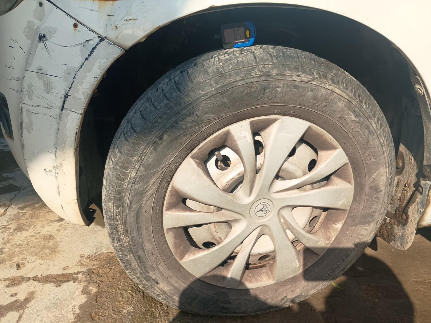 2011 Maruti Ritz LXI, Petrol, Manual, 87,599 km, tyre