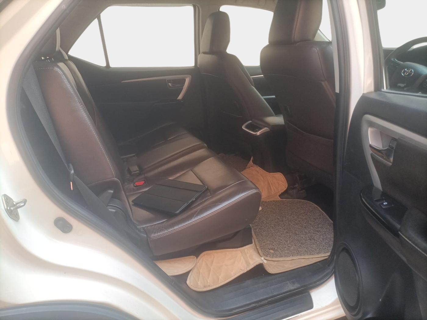 2017 Toyota Fortuner 2.8 4X2 AT, Diesel, Automatic, 2,05,336 km, interior