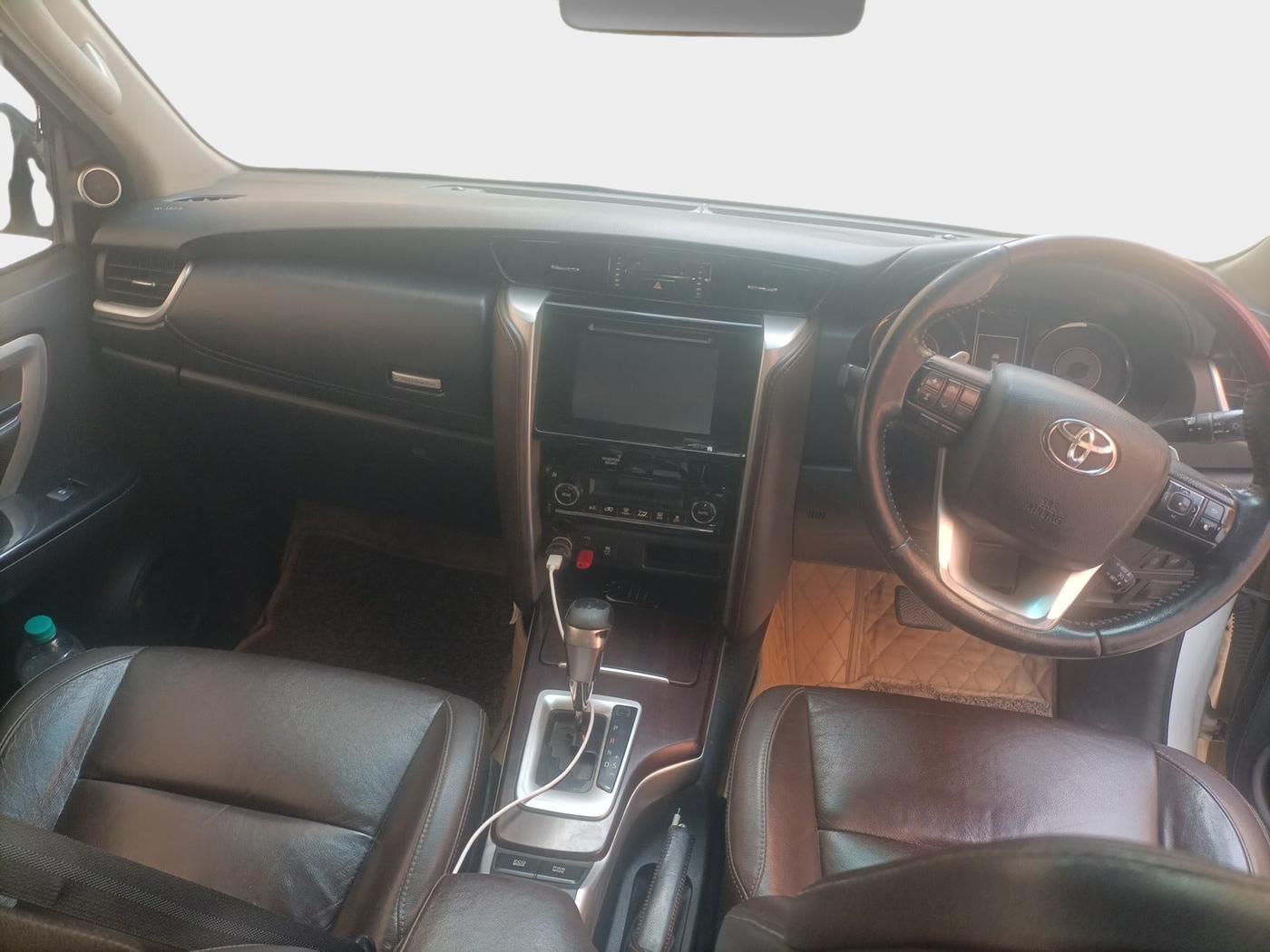 2017 Toyota Fortuner 2.8 4X2 AT, Diesel, Automatic, 2,05,336 km, interior