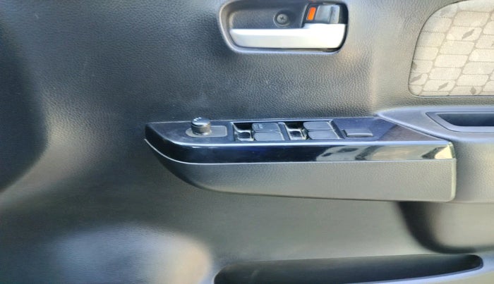 2017 Maruti Wagon R 1.0 VXI, Petrol, Manual, 70,668 km, interior