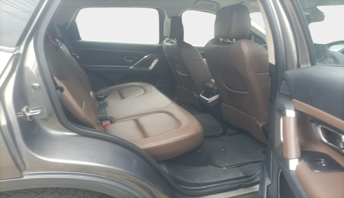 2019 Tata Harrier XZ 2.0L, Diesel, Manual, 1,63,819 km, interior