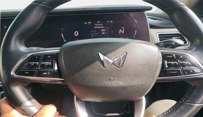 2021 Mahindra XUV700 AX 7 P MT 7 STR, Petrol, Manual, 70,599 km, interior