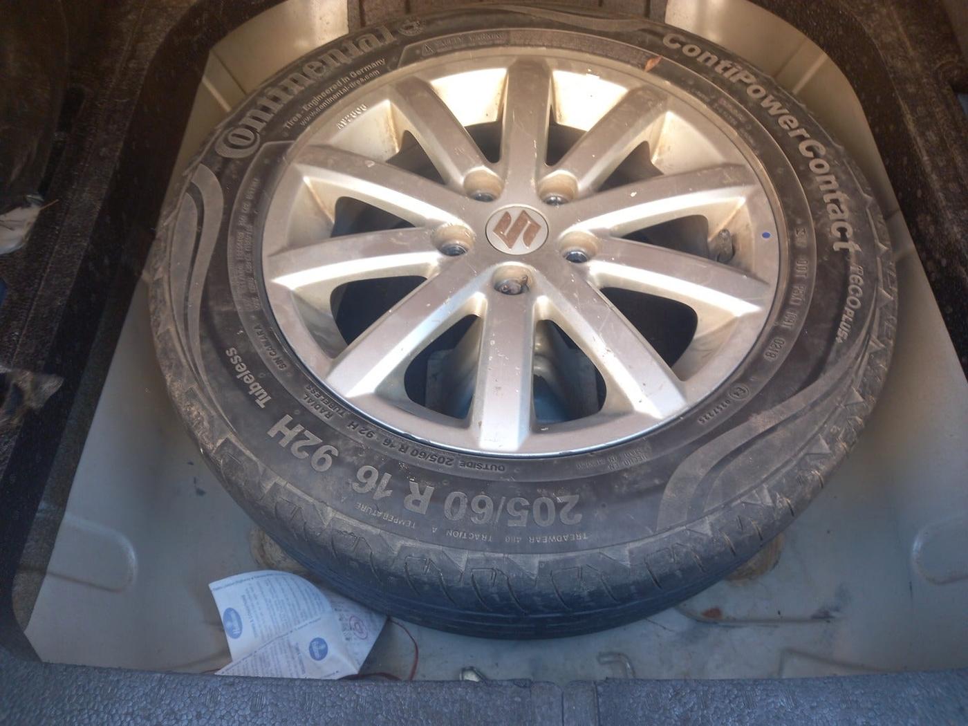 2011 Maruti SX4 ZDI, Diesel, Manual, 1,83,551 km, tyre