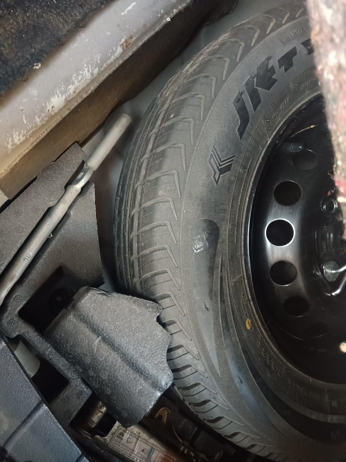 2022 Tata TIGOR XZ CNG, Petrol, Manual, 98,127 km, tyre