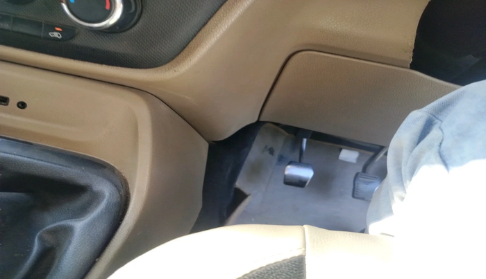 2016 Mahindra TUV300 T6, Diesel, Manual, 2,09,272 km, interior