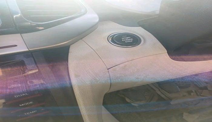 2019 Mahindra XUV300 W8 (O) 1.5 DIESEL, Diesel, Manual, 85,339 km, interior