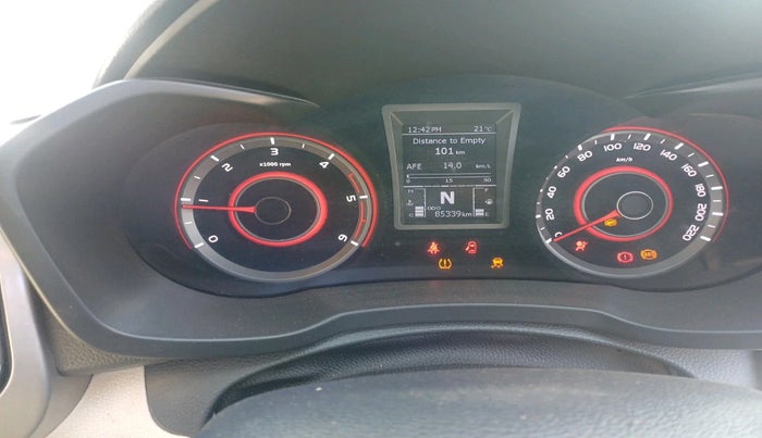 2019 Mahindra XUV300 W8 (O) 1.5 DIESEL, Diesel, Manual, 85,339 km, interior