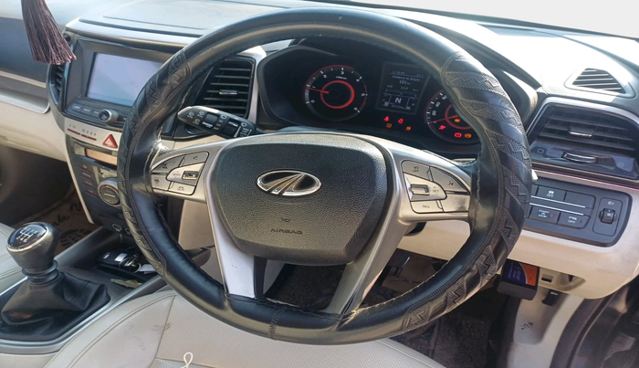 2019 Mahindra XUV300 W8 (O) 1.5 DIESEL, Diesel, Manual, 85,339 km, interior