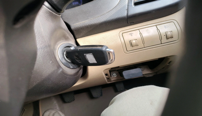 2014 Hyundai Verna FLUIDIC 1.6 CRDI SX, Diesel, Manual, 1,02,657 km, interior