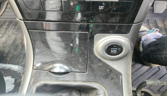 2018 Mahindra XUV500 W9, Diesel, Manual, 92,081 km, interior