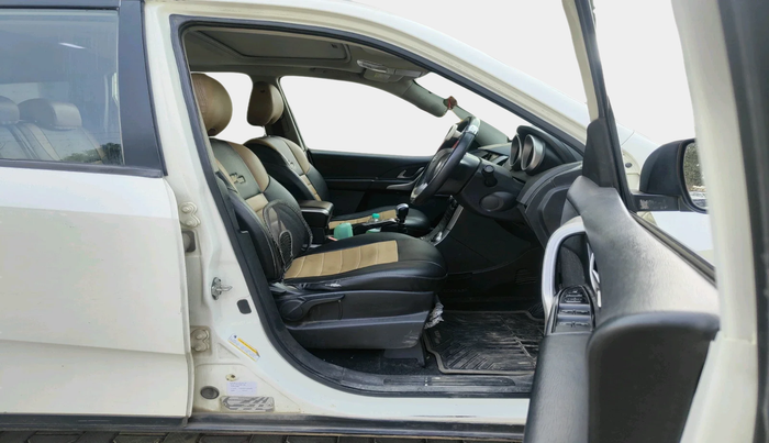 2018 Mahindra XUV500 W9, Diesel, Manual, 92,081 km, interior