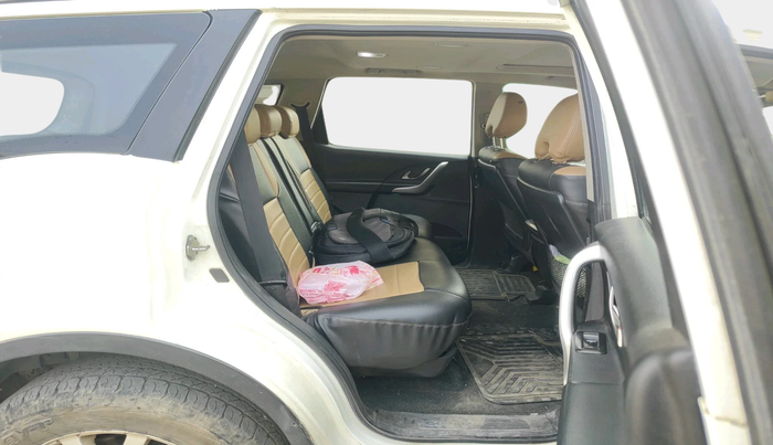 2018 Mahindra XUV500 W9, Diesel, Manual, 92,081 km, interior