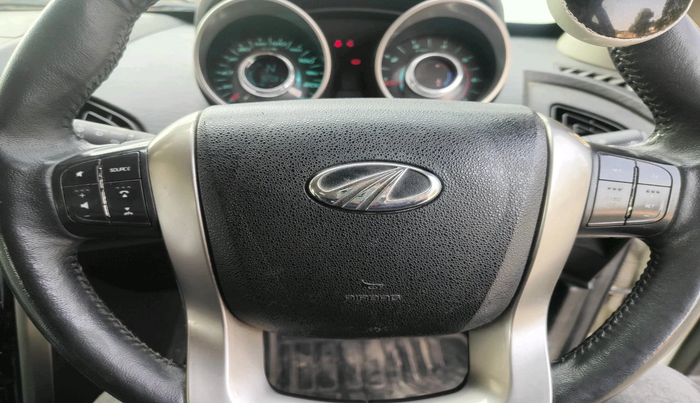 2018 Mahindra XUV500 W9, Diesel, Manual, 92,081 km, interior
