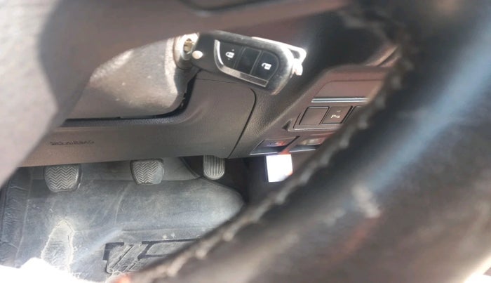 2016 Toyota Innova Crysta 2.4 GX 8 STR, Diesel, Manual, 1,25,823 km, interior