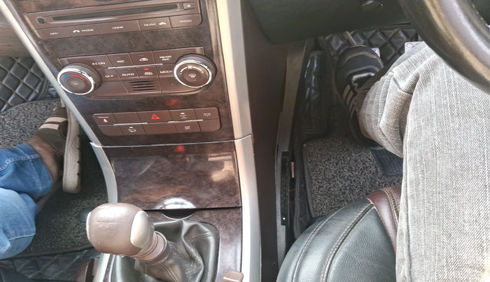 2015 Mahindra XUV500 W8, Diesel, Manual, 88,094 km, interior