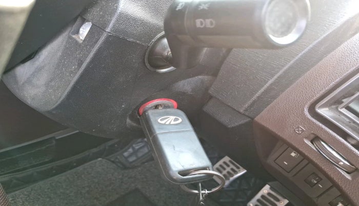 2015 Mahindra XUV500 W8, Diesel, Manual, 88,094 km, interior