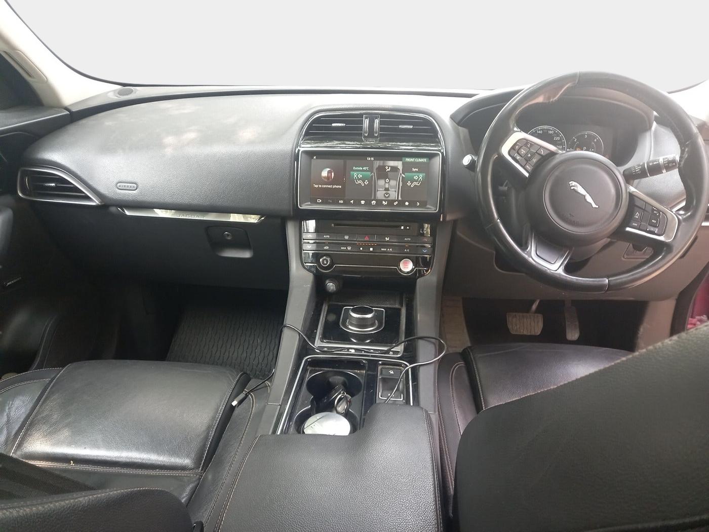2017 Jaguar F- PACE PRESTIGE 2.0 DIESEL, Diesel, Automatic, 1,28,371 km, interior