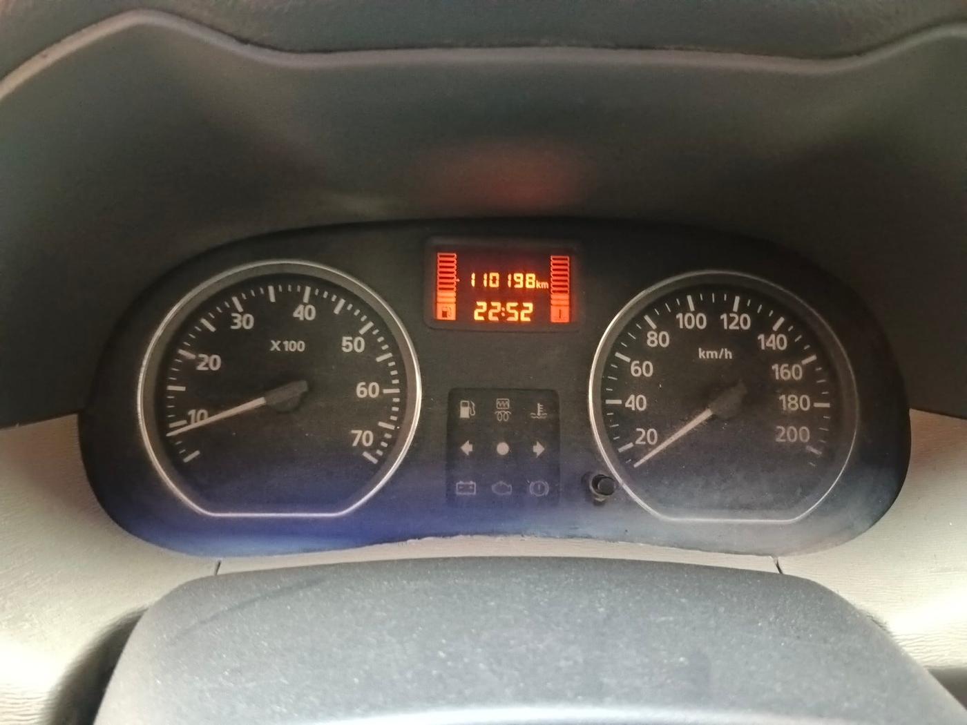 2014 Nissan Terrano XL (D), Diesel, Manual, 1,10,198 km, interior