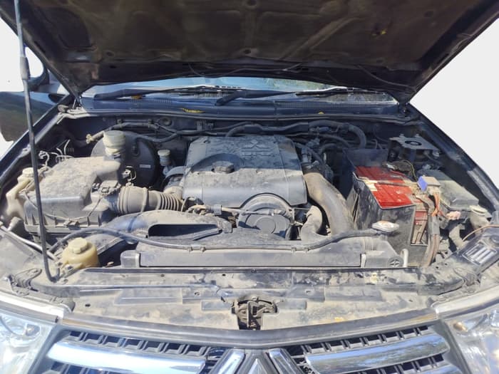 2015 Mitsubishi Pajero Sport 2.5 MT 4X4, Diesel, Manual, 2,44,917 km, exterior