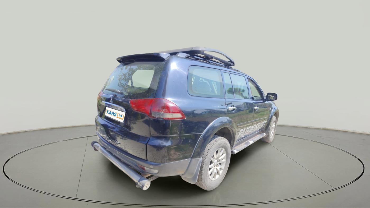 2015 Mitsubishi Pajero Sport 2.5 MT 4X4, Diesel, Manual, 2,44,917 km, exterior