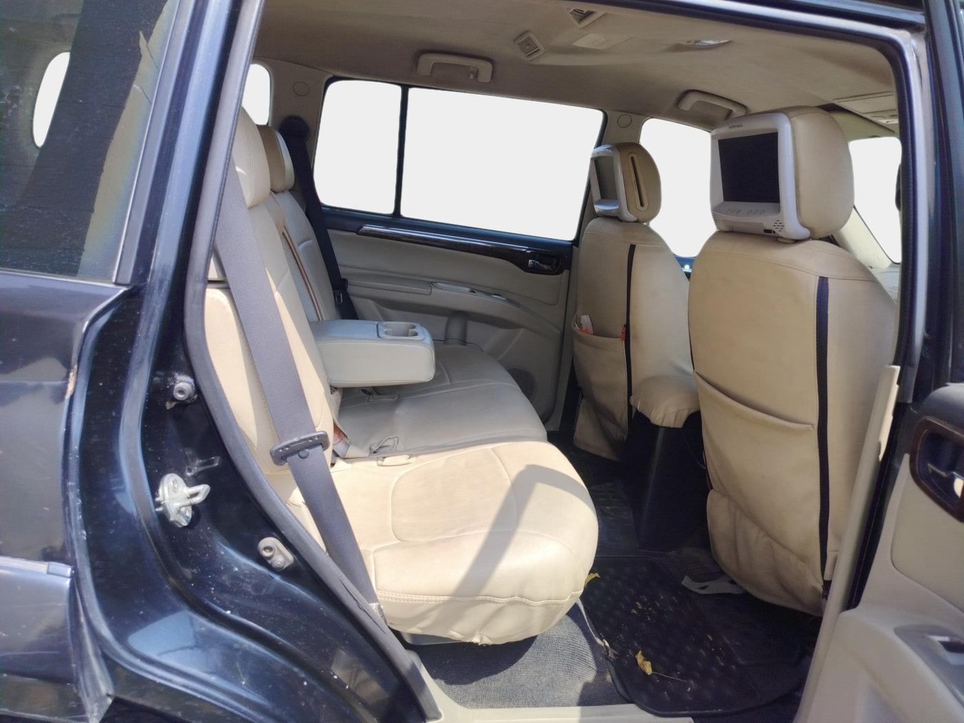 2015 Mitsubishi Pajero Sport 2.5 MT 4X4, Diesel, Manual, 2,44,917 km, interior
