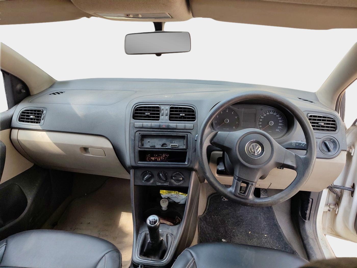 2010 Volkswagen Polo COMFORTLINE 1.2L PETROL, Petrol, Manual, 1,02,461 km, interior