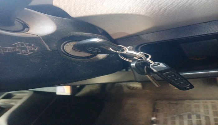 2013 Maruti Wagon R 1.0 LXI, Petrol, Manual, 1,98,898 km, interior