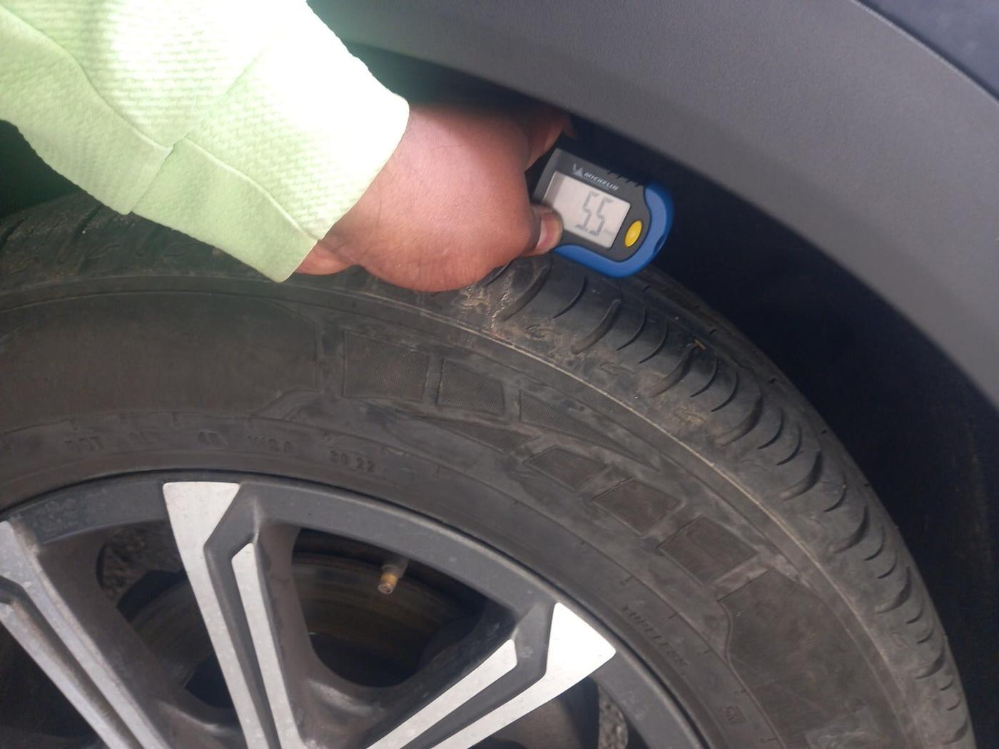 2022 Mahindra XUV700 AX 7 LUXURY P AT 7 STR, Petrol, Automatic, 20,134 km, tyre