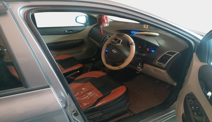 2013 Hyundai i20 MAGNA 1.2, Petrol, Manual, 97,579 km, interior