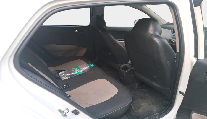 2016 Hyundai Grand i10 SPORTZ 1.1 CRDI, Diesel, Manual, 1,21,318 km, interior