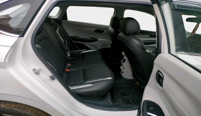 2025 Hyundai NEW I20 ASTA 1.2 MT, Petrol, Manual, 13,557 km, interior