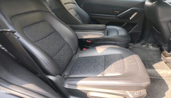 2022 Tata Safari XZA PLUS DARK EDITION, Diesel, Automatic, 68,075 km, interior