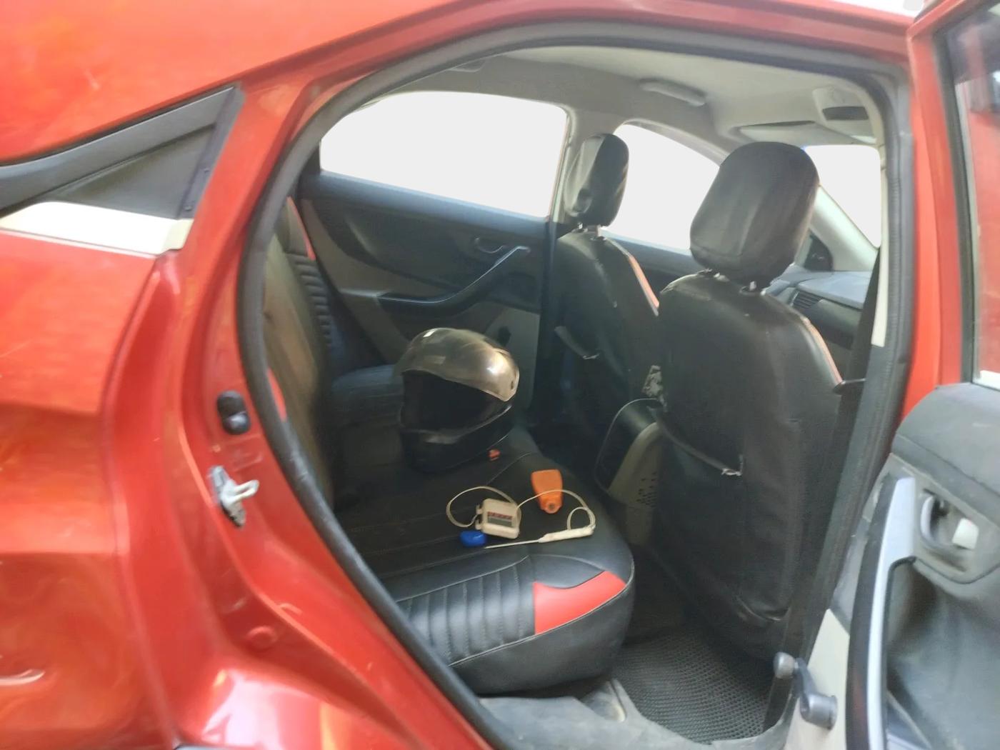 2018 Tata NEXON XE PETROL, CNG, Manual, 52,625 km, interior