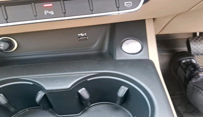 2022 Audi A4 40 TFSI PREMIUM, Petrol, Automatic, 28,107 km, interior