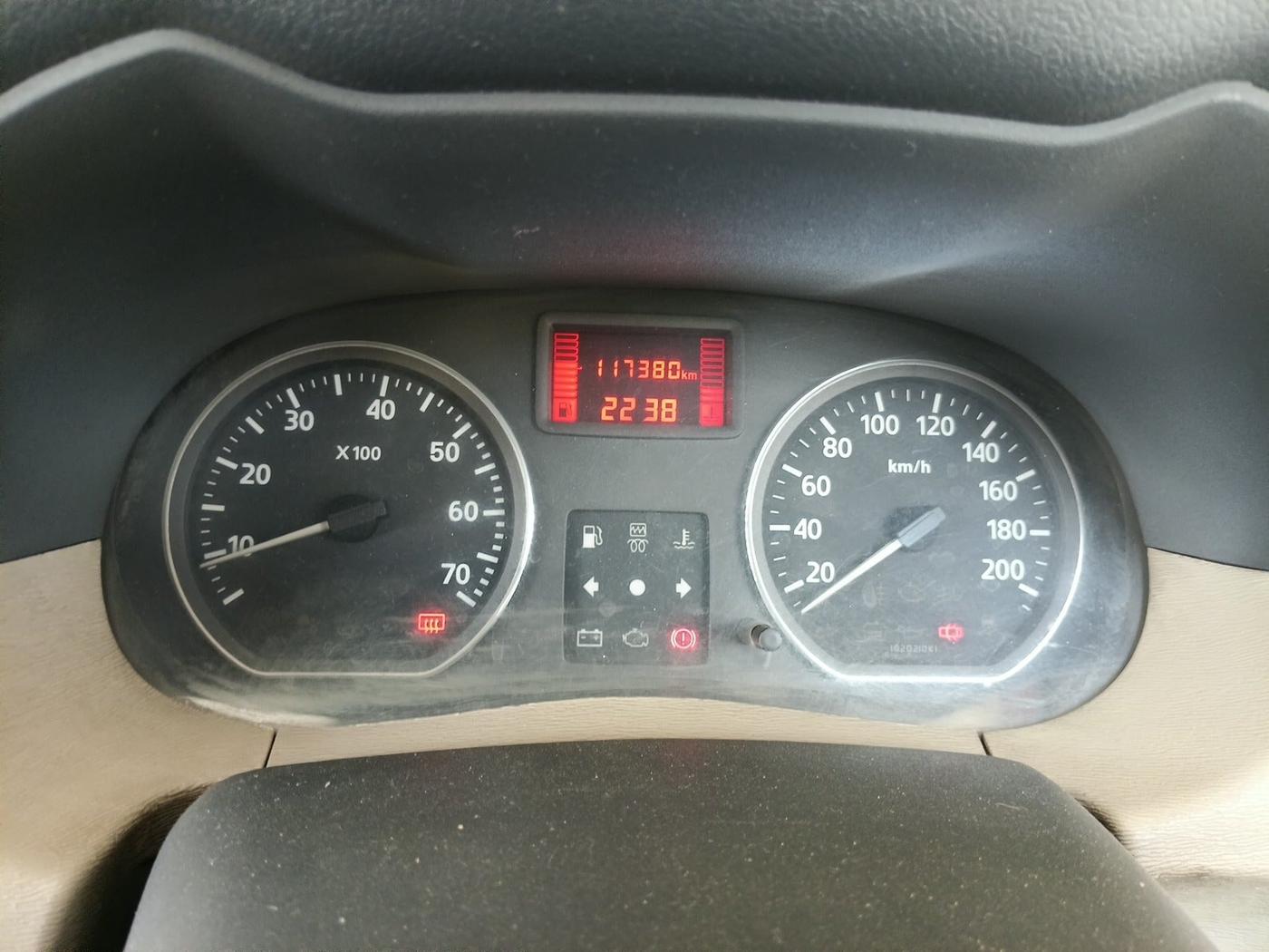 2014 Nissan Terrano XL (D), Diesel, Manual, 1,17,380 km, interior