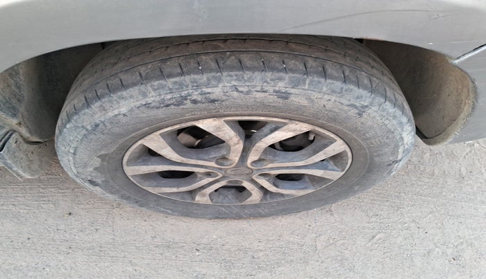 2015 Nissan Terrano XL D PLUS, Diesel, Manual, 1,92,593 km, tyre