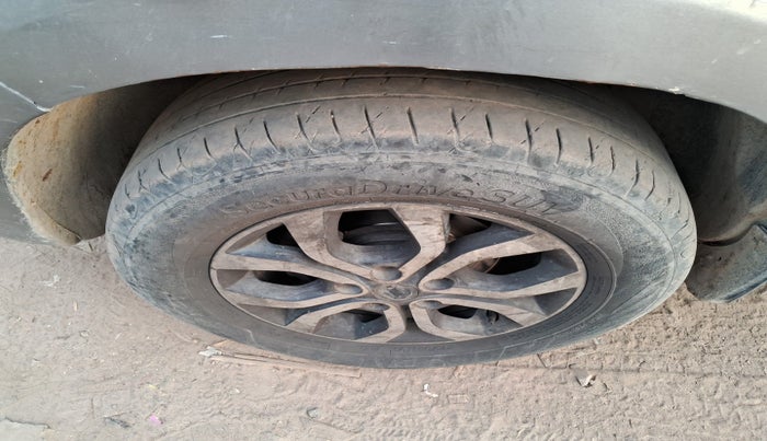 2015 Nissan Terrano XL D PLUS, Diesel, Manual, 1,92,593 km, tyre