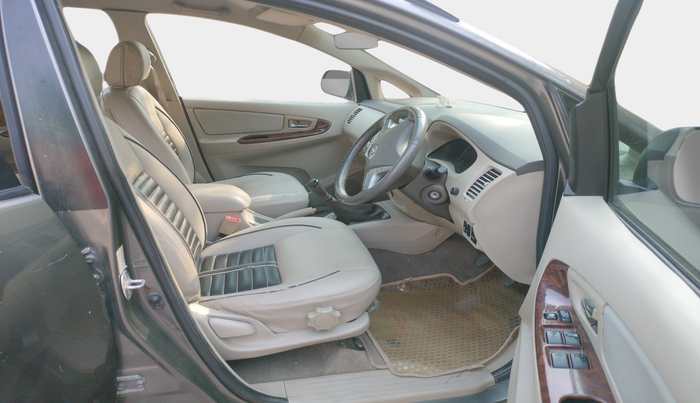 2013 Toyota Innova V 2.5 7 STR, Diesel, Manual, 98,783 km, interior