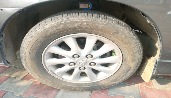 2013 Toyota Innova V 2.5 7 STR, Diesel, Manual, 98,783 km, tyre