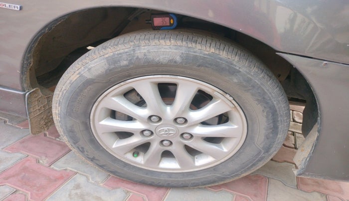 2013 Toyota Innova V 2.5 7 STR, Diesel, Manual, 98,783 km, tyre