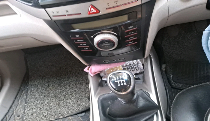 2021 Mahindra XUV300 W8 1.2 PETROL, Petrol, Manual, 55,730 km, interior